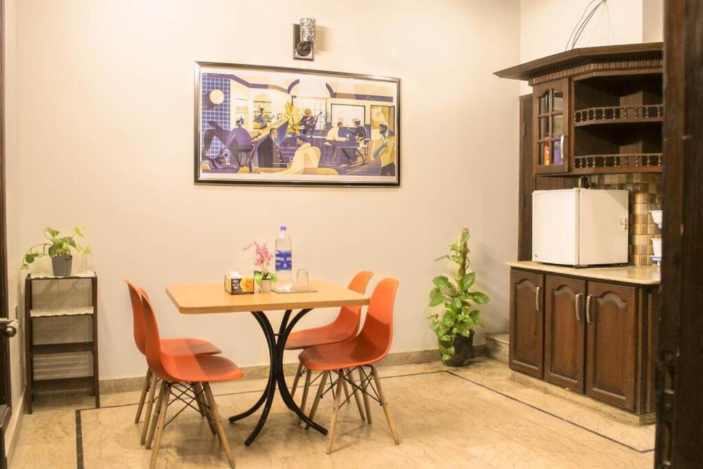 Luxury Living Rooms Near Agha Khan, Millennium, Nueplex Karachi Exterior foto