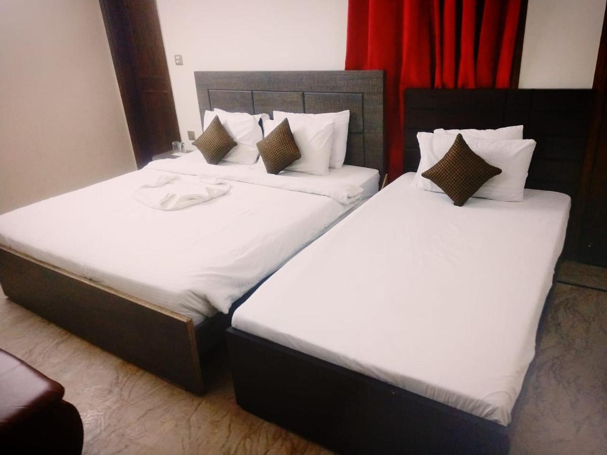 Luxury Living Rooms Near Agha Khan, Millennium, Nueplex Karachi Exterior foto