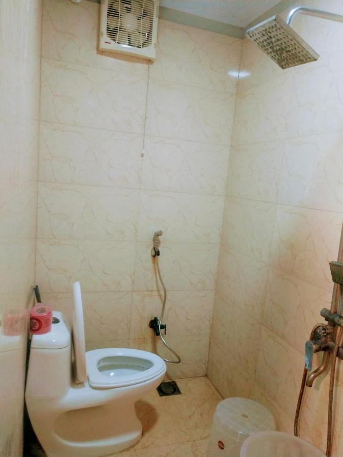 Luxury Living Rooms Near Agha Khan, Millennium, Nueplex Karachi Exterior foto