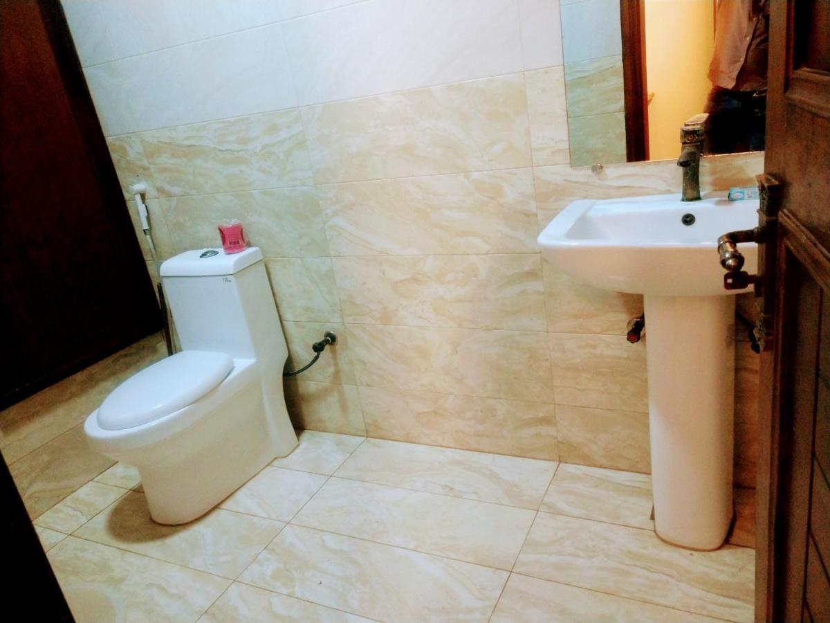 Luxury Living Rooms Near Agha Khan, Millennium, Nueplex Karachi Exterior foto