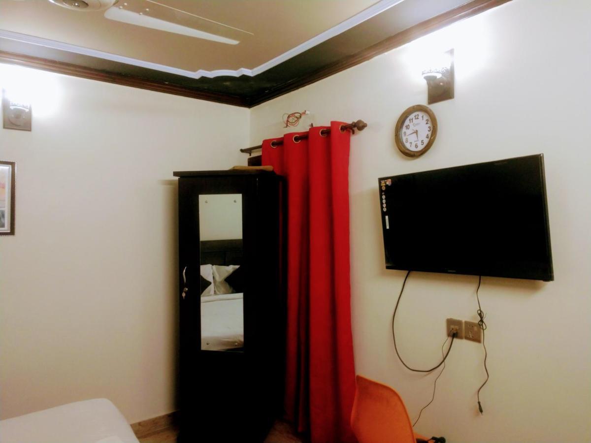Luxury Living Rooms Near Agha Khan, Millennium, Nueplex Karachi Exterior foto