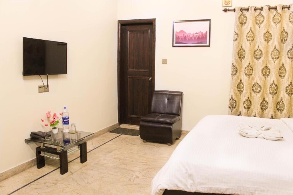 Luxury Living Rooms Near Agha Khan, Millennium, Nueplex Karachi Cameră foto