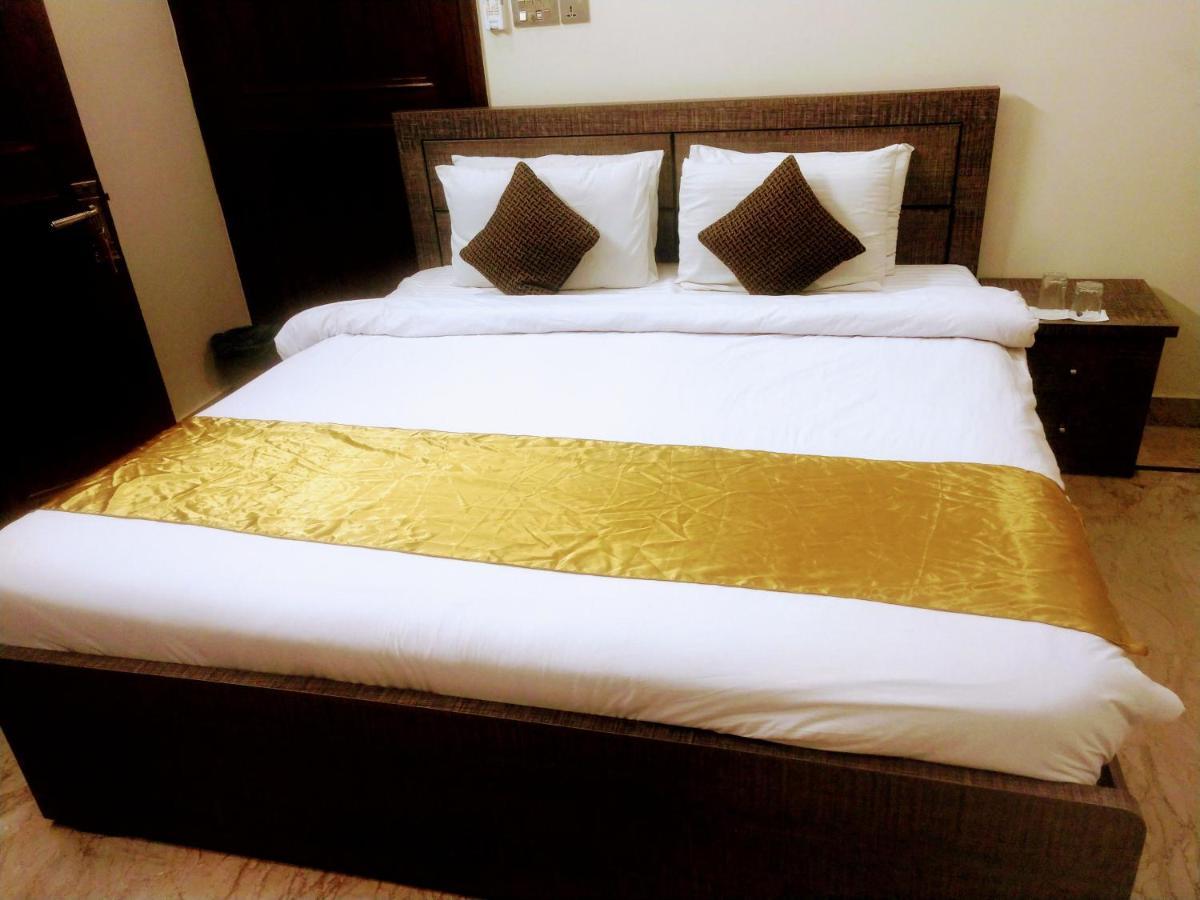 Luxury Living Rooms Near Agha Khan, Millennium, Nueplex Karachi Cameră foto